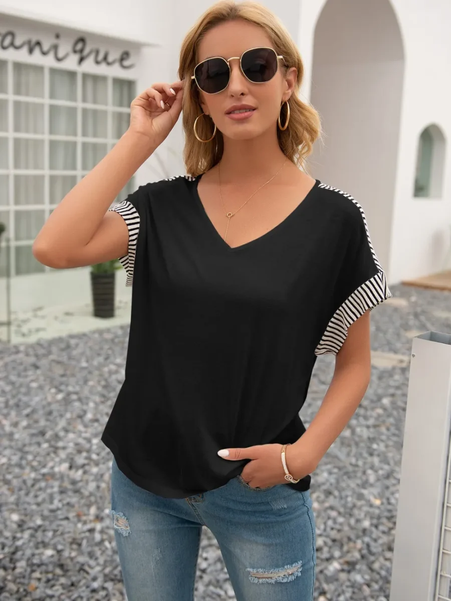 V-neck short sleeved loose T-shirt - Image 2