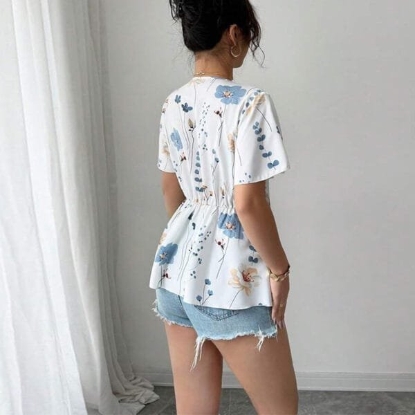 Top with lace V-neck shirt - Image 4