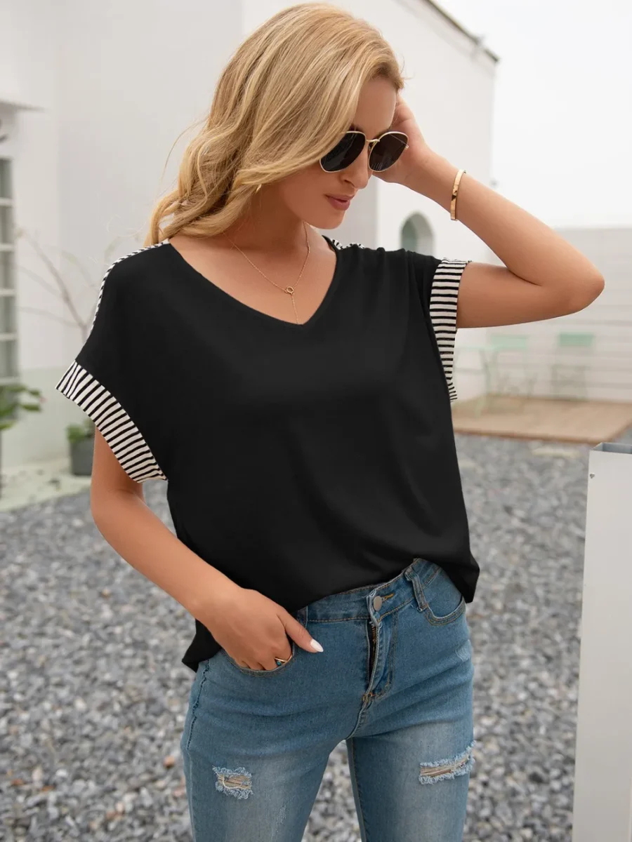 V-neck short sleeved loose T-shirt - Image 3